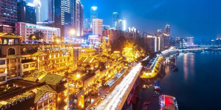 China Travel Guide, Chongqing Hongyadong Chinese Cliff City