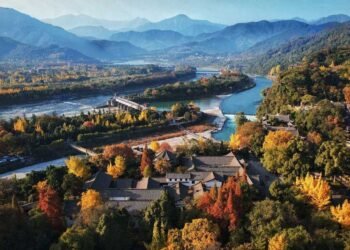 Dujiangyan is the only water conservancy project in the world that is still in use without a dam.