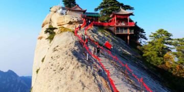 Smart Climbing Hua Shan 2025: QR Tickets, Alipay Rentals & English AR Navigation