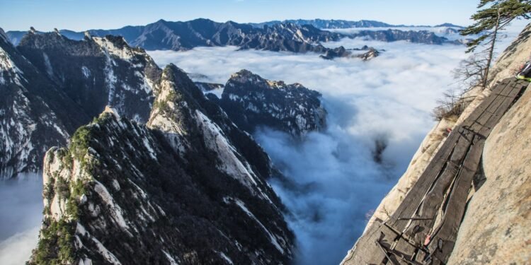 Mount Hua China 2025: Ultimate Guide to the World’s Most Dangerous Hike